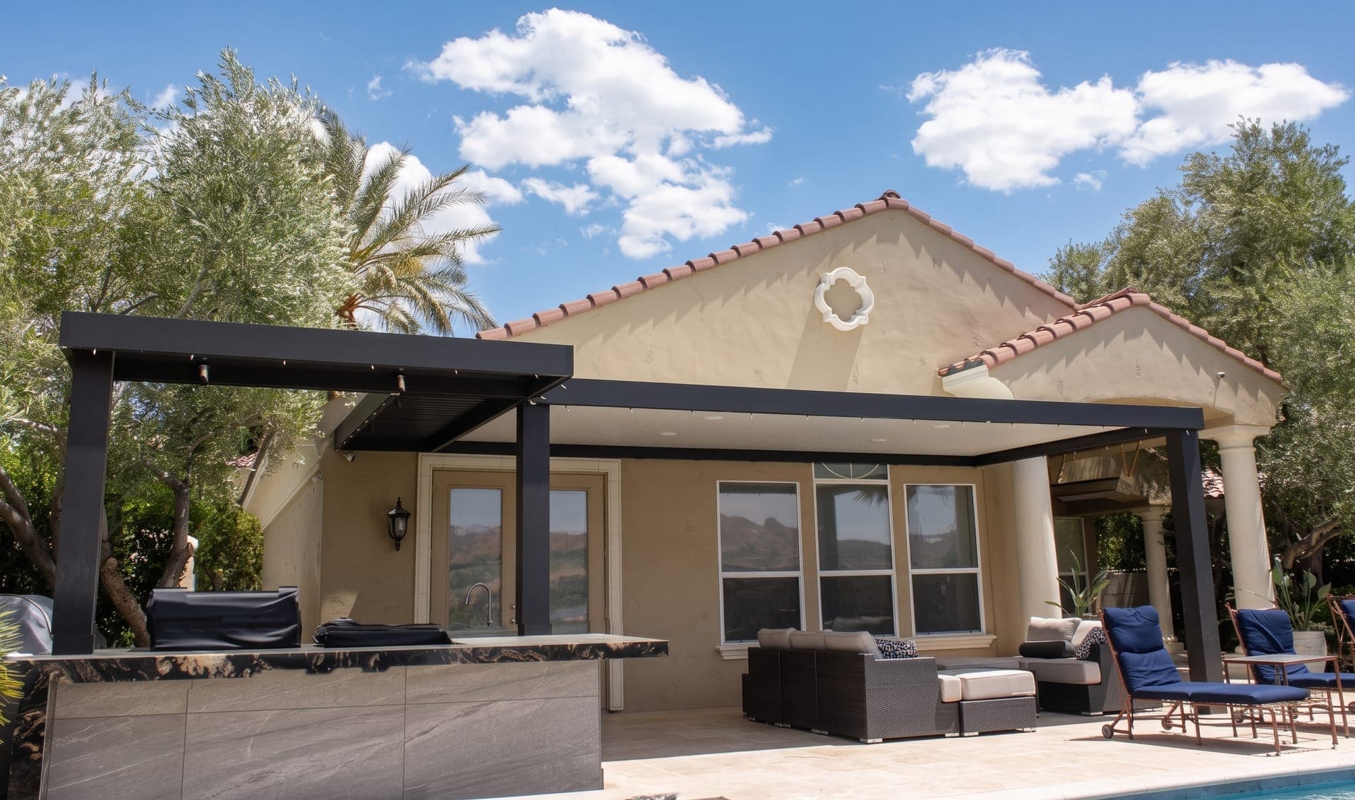 Dark 4K Aluminum attached cover combining an insulated roof and a lattice section over an outdoor kitchen and poolside patio